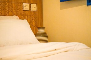 Economy tvåbäddsrum - havsutsikt | Arbetsyta för laptop, gratis wi-fi och rullstolsanpassning