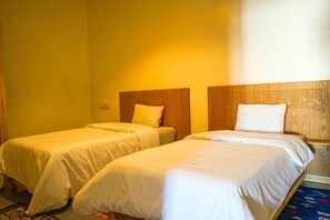 Felles sovesal – comfort, delvis havutsikt | Skrivebord for bærbar PC, wi-fi (inkludert) og rullestolvennlig