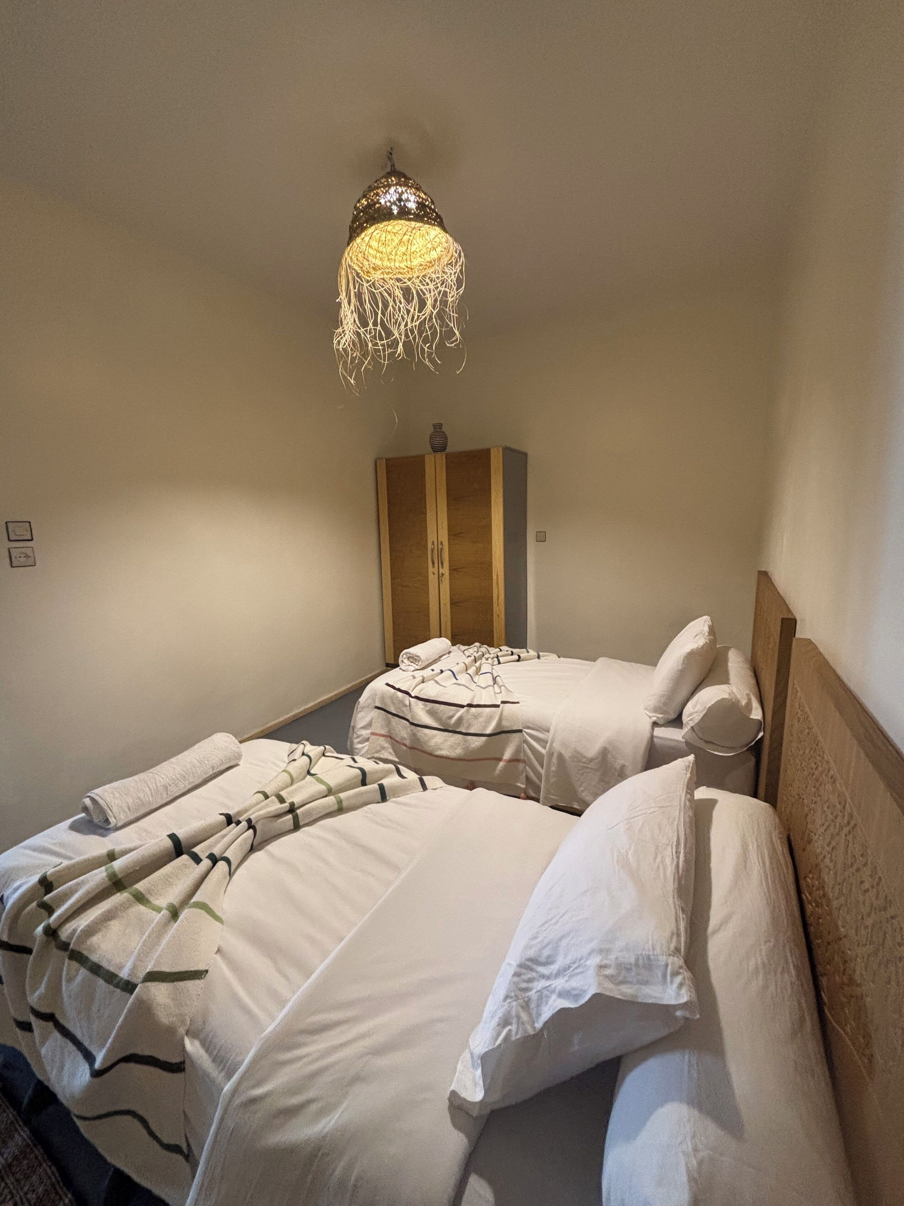 Dormitorio compartido Confort | Espacio para trabajar con un portátil y wifi gratis