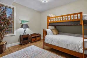 4 bedrooms, desk, iron/ironing board, travel crib