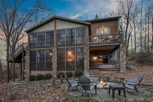 Lodged in the Trees Lk Retreat - POOL and HOT TUB!