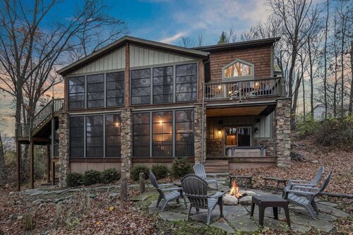 Lodge Retreat w/ Hot Tub,Firepit,Foosball,BBQ+POOL