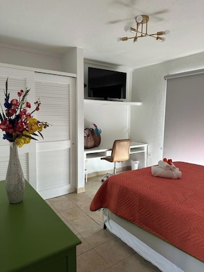 1 bedroom, in-room safe, desk, iron/ironing board