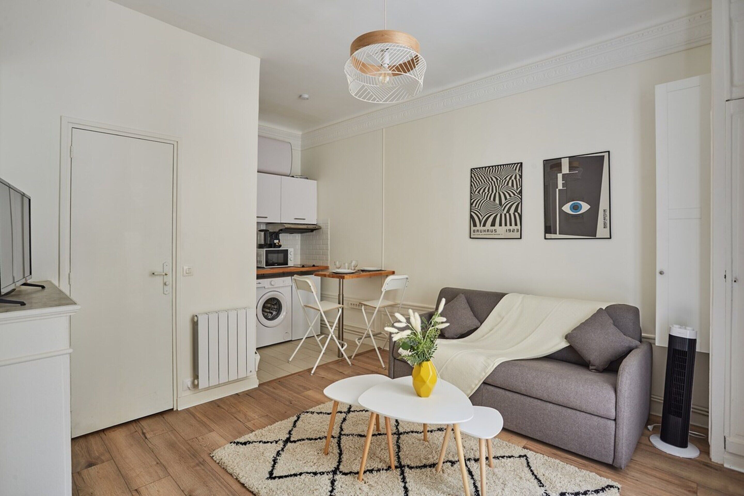 House | Living area | Flat-screen TV