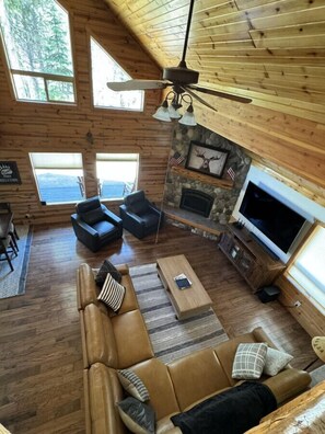 Smart TV, fireplace - Jensen Cabin Island Park (Island Park)