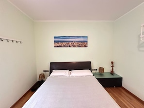 Chambre Double Classique, salle de bains commune | Fer et planche à repasser, Wi-Fi gratuit, draps fournis