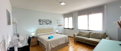 Comfort Double Room, Shared Bathroom | Iron/ironing board, free WiFi, bed sheets