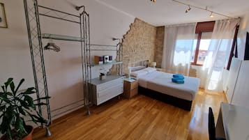 Superior tweepersoonskamer, privébadkamer | Een strijkplank/strijkijzer, gratis wifi, beddengoed