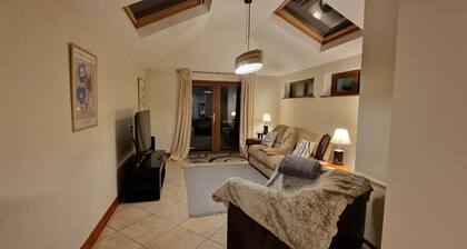 3 Bed House - Shannon Town Center and Airport