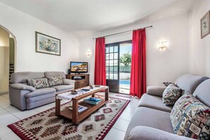 TV - Villa Pardal - Three Bedroom Villa, Sleeps 6 (Albufeira)