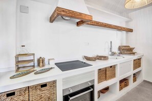 Kühlschrank, Mikrowelle, Ofen, Geschirrspüler