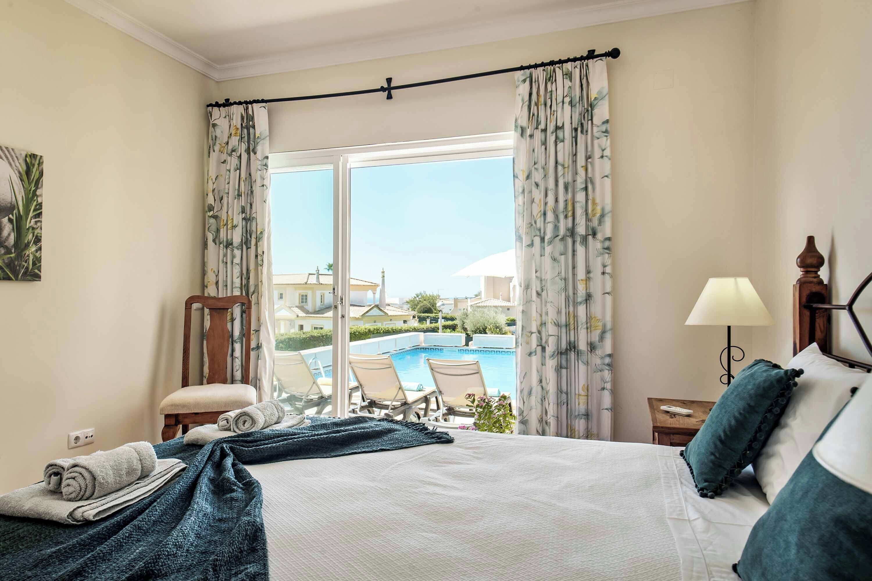 4 bedrooms, WiFi, bed sheets