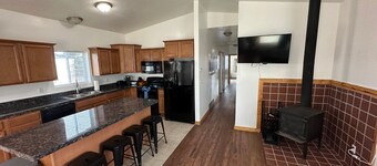 Cozy Home-Kid’s Playroom-Next to Park-Group Fun