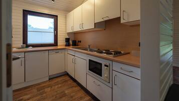 KĂŒhlschrank, Mikrowelle, GeschirrspĂŒler