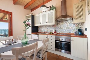 Refrigerador, microondas, lavavajillas, cafetera/tetera