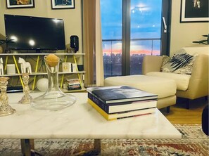 Una Smart TV, libros