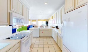 Fridge, microwave, oven, stovetop - Beach Music - Community Pool, Beach Front, Pet Friendly! (St George Island)