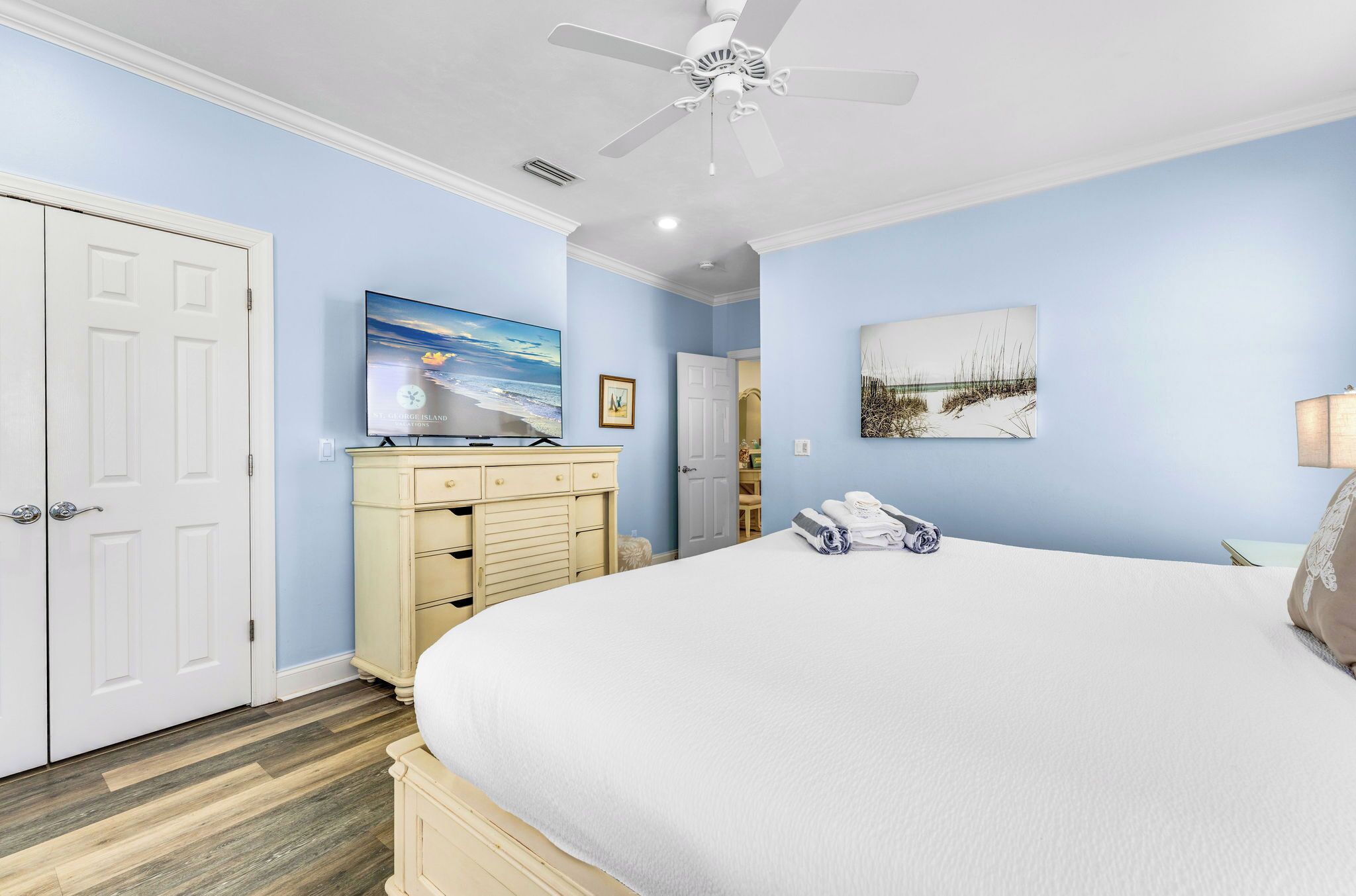 5 bedrooms, free WiFi, bed sheets