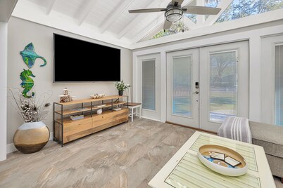 Charming 3-bedroom cottage with POOL!  Beautiful open floorplan