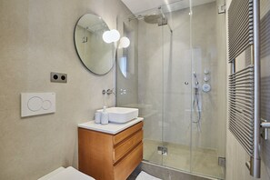 Apartment | Bathroom | Hair dryer, soap - Amazing 2 Bedrooms Apartement Paris Center (Paris)