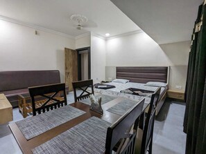 In-room dining - Hotel Shivneri (Bilaspur)