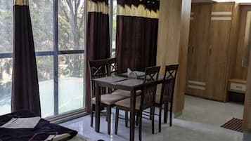 Deluxe Room, City View | Room amenity