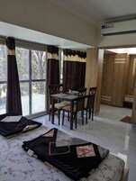 Habitación Deluxe, vistas a la ciudad | Servicio de la habitación