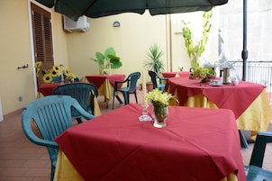 Colazione a buffet inclusa, servita tutte le mattine