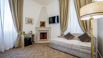 Comfort Triple Room | Free minibar, in-room safe, laptop workspace, iron/ironing board