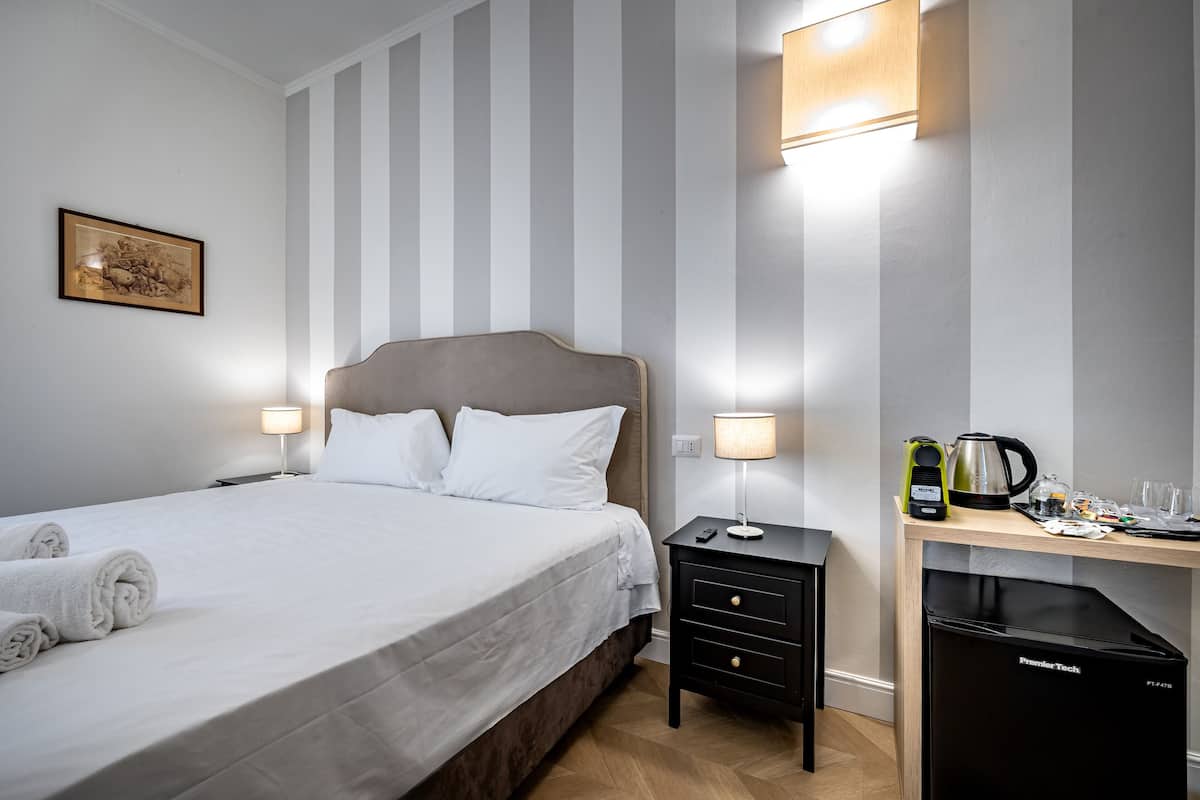 Habitación doble estándar | Artículos del minibar gratis y caja de seguridad en la habitación