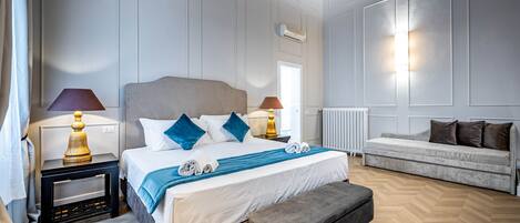 Habitación cuádruple Deluxe | Artículos del minibar gratis y caja de seguridad en la habitación