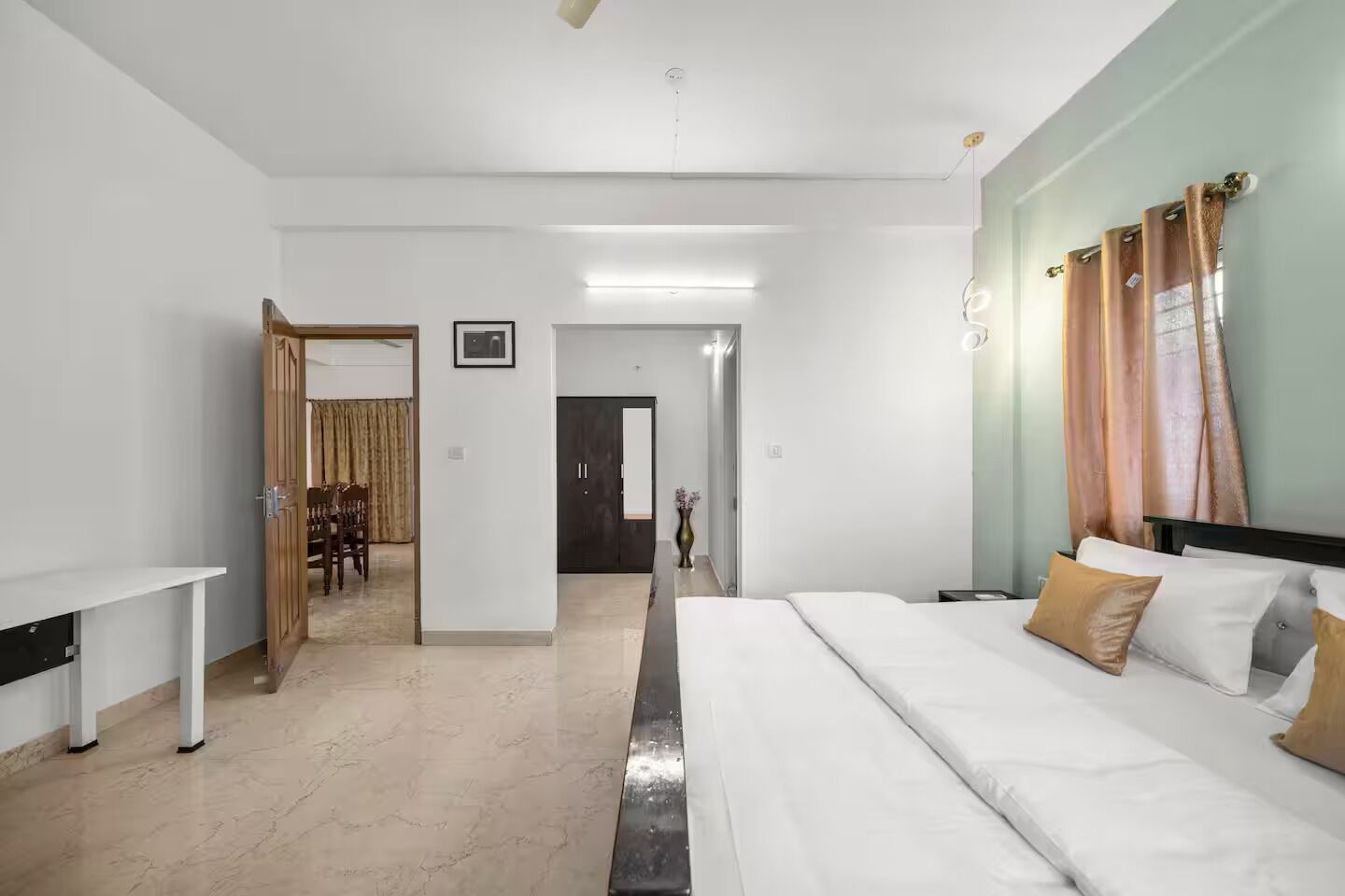 3 bedrooms, desk, iron/ironing board, WiFi