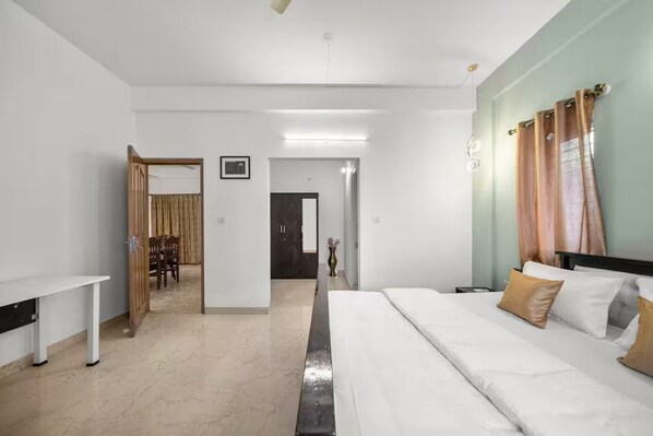 3 bedrooms, desk, iron/ironing board, WiFi