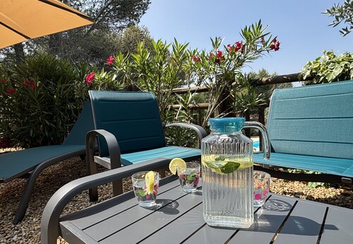 Mas 70 m2 entièrement climatisé - Golf de Pont Royal - Parking Jardin Piscine