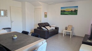 TV, books - NEW "Mas Sereni'Tee" - Golf de Pont Royal - AC, Parking, Garden, Swimming pool (MALLEMORT)