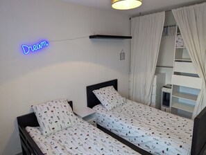 3 bedrooms, travel cot, free WiFi, bed sheets