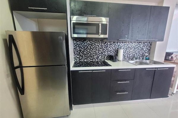 Apartamento, 1 cama Queen, para não fumantes, varanda | Cozinha privada | Geladeira grande, micro-ondas, cooktop, cafeteira/chaleira