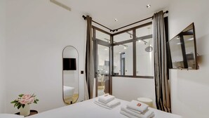 Apartemen | 2 kamar tidur, ruang kerja ramah laptop, dan setrika/meja setrika