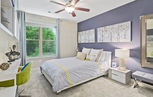 1 habitación, escritorio y espacio para trabajar con laptop 