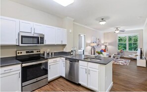 Standard Apartment | Private kitchen | Full-size fridge, microwave, oven, stovetop