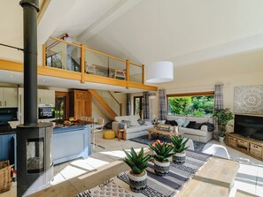 Fireplace - 5 bedroom accommodation in Brompton-by-Sawdon (Brompton-by-Sawdon)