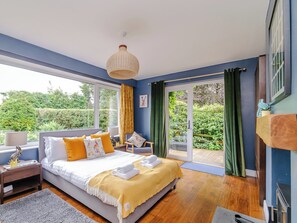 5 bedrooms, free WiFi, bed sheets - 5 bedroom accommodation in Brompton-by-Sawdon (Brompton-by-Sawdon)