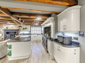 A kitchen with white cabinetry, a central island, a built-in oven, and a hanging light fixture. - Steelclose House - UK48471 (Lintzford, near Rowlands Gill)