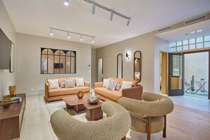 Living area - Sublim Apartment 3 Bedrooms Center of Paris (Paris)