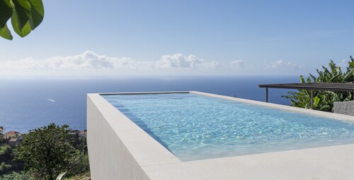 Beautiful character villa in Madeira | OlivHa