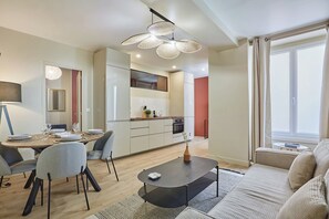 Living area - Apartment in the Center of Paris/montmartre (Paris)