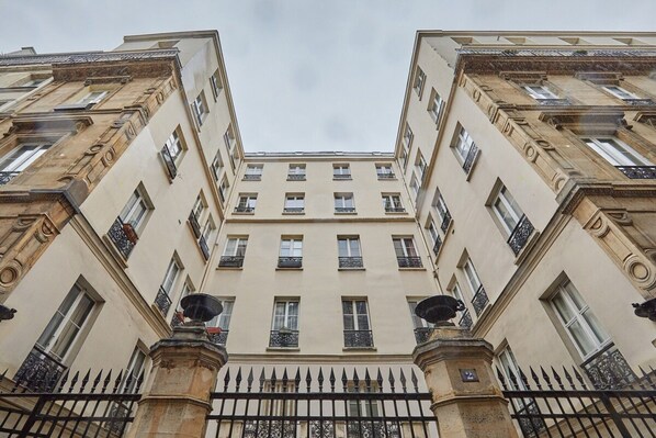 Exterior - Apartment in the Center of Paris/montmartre (Paris)
