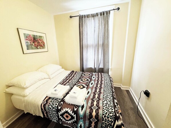 2 bedrooms, iron/ironing board, WiFi, bed sheets