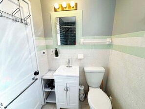 Unclassified image, 5 of 17, button