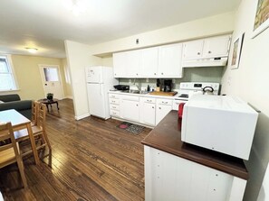 Fridge, microwave, oven, stovetop - Greenfield Gem, Free On-street Parking (Pittsburgh)